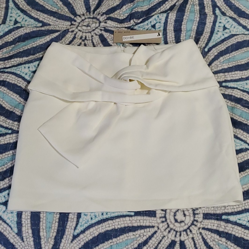 DO+BE white skirt.